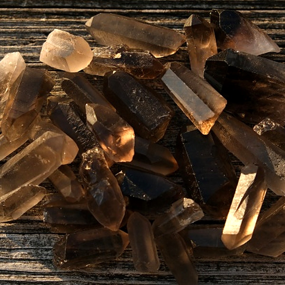 Smoky <span class="cd-tip" data-gloss="quartz">Quartz</span> crystal